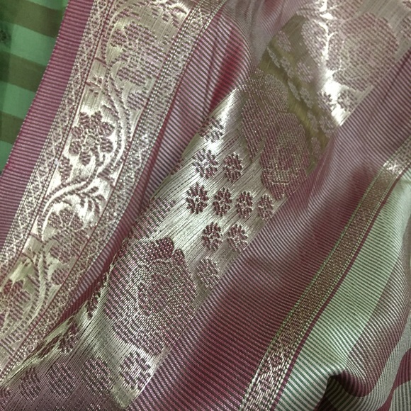 Banarasi Two Tone Silk Saree Without blouse - Picture 10 of 11